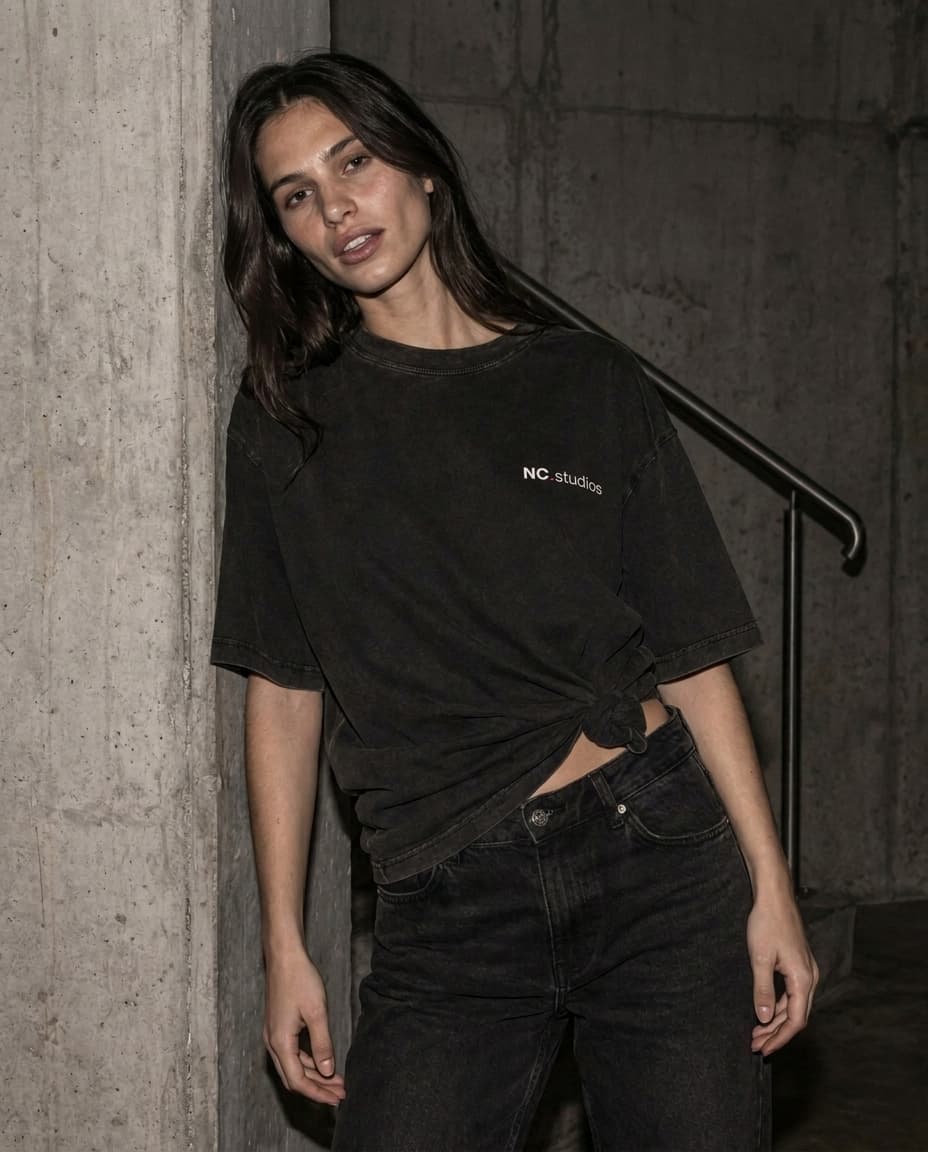 NC.studios — Washed Black Tee, Brustdruck